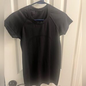 black lululemon swiftly size 4